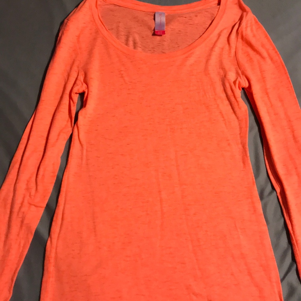 NWOT thin-long sleeve women’s shirt